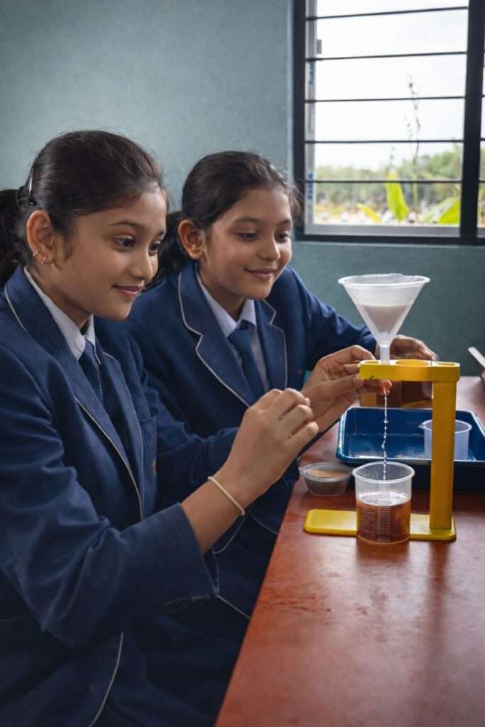 Child discovering science through experiential learning with Xperimentor